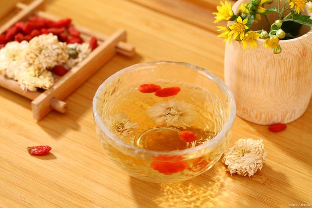 菊花泡茶，这几种搭配让你喝出健康与美味！
