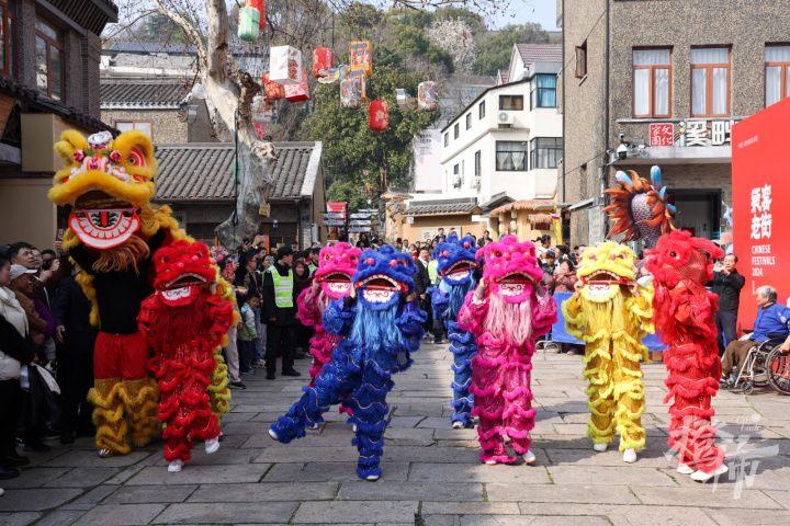 苕溪舞龙、南山舞狮、石濑花灯、余杭纸伞、窑山古窑、塘埠彩带......瓶窑国潮民俗踩街闹春好意头