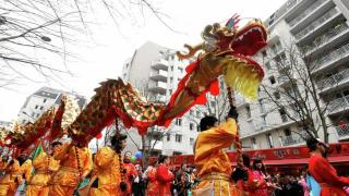 在巴黎，三年以来首次举行庆祝活动庆祝中国农历新年的到来