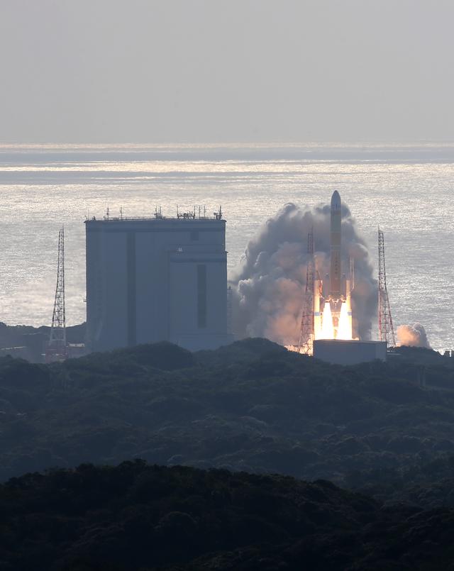 日本发射新一代主力运载火箭H3火箭试验2号