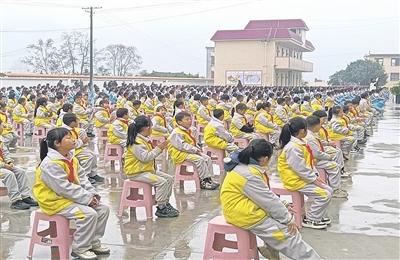 独山上道小学：安全教育进校园