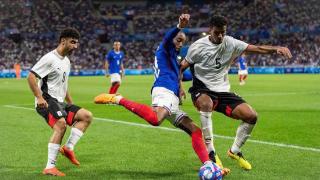 足球综合：法国、西班牙将争夺男足金牌