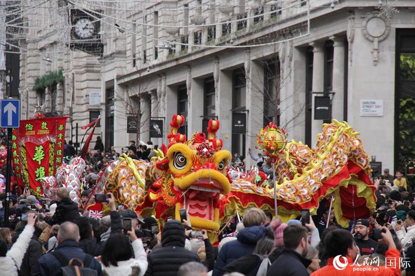 英国华侨华人参与伦敦新年游行