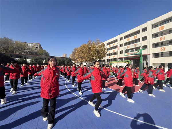 郑州市管城区二里岗小学开展广播操比赛活动