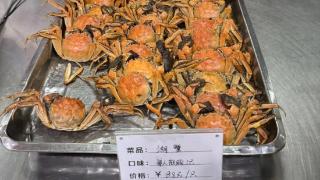 浙大食堂上新 大闸蟹8.8元一只，杭州还有学校已连续4年入秋给每位同学吃大闸蟹