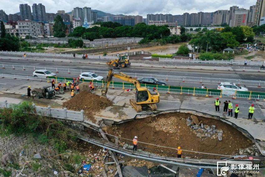 全力抢险救援！他们在风雨中逆行！