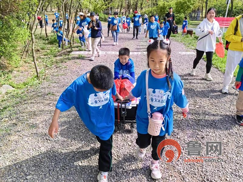 童心爱地球“小管家”在行动！青岛市即墨区潮海街道大华社区开展旅游景点垃圾清理志愿活动