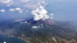 日本樱岛昭和火山口时隔近5年首次喷发