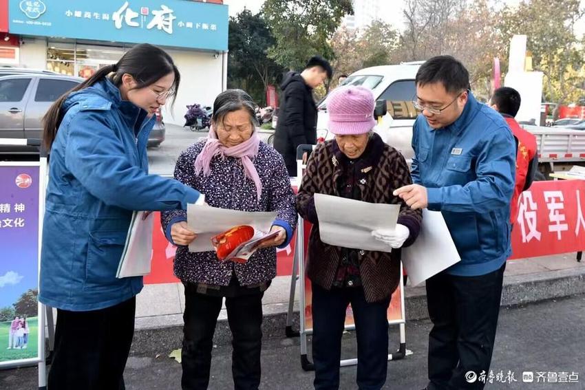 面对面向群众宣传，增强依法用电、安全用电法律意识