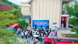 汇聚志愿力量 重庆消防“蓝精灵”志愿者进校园送“平安”