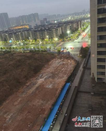 市民反映南昌新建区一道路迟迟未完工