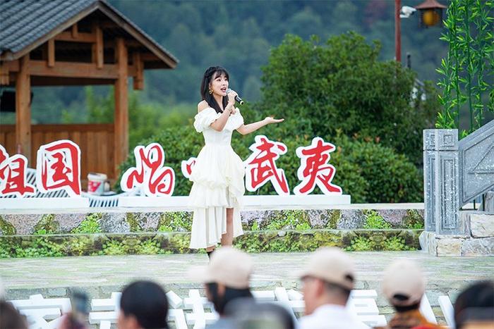 知名艺术家走进武夷山 歌颂祖国大美河山