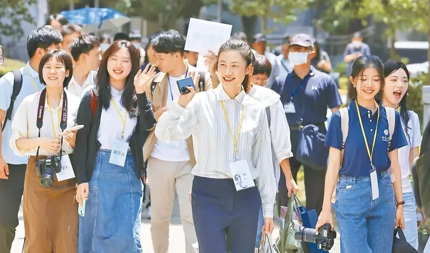 台媒披露大陆高校师生团趣事：卡拉OK勾起年轻人共同兴趣