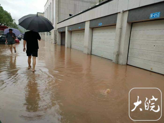 强降雨持续，黄山市屯溪区属小学幼儿园暂停课半天