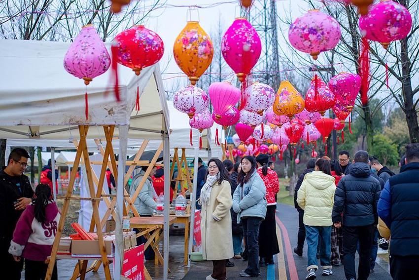 安徽广德：正月赶集 年味依旧