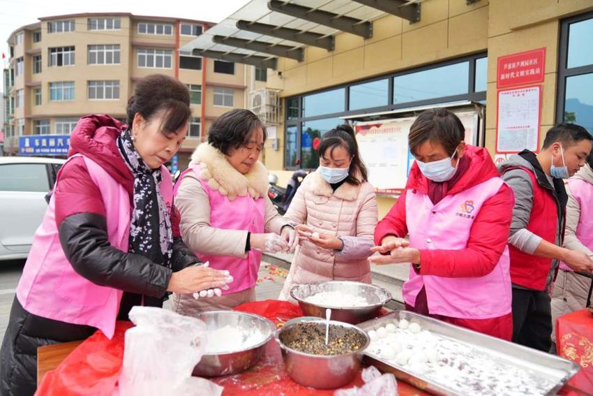 江西芦溪：红红火火庆元宵