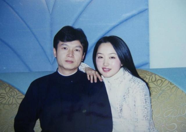 曝杨钰莹51岁前男友赖文峰近况！娶28岁娇妻，近照不输杨钰莹