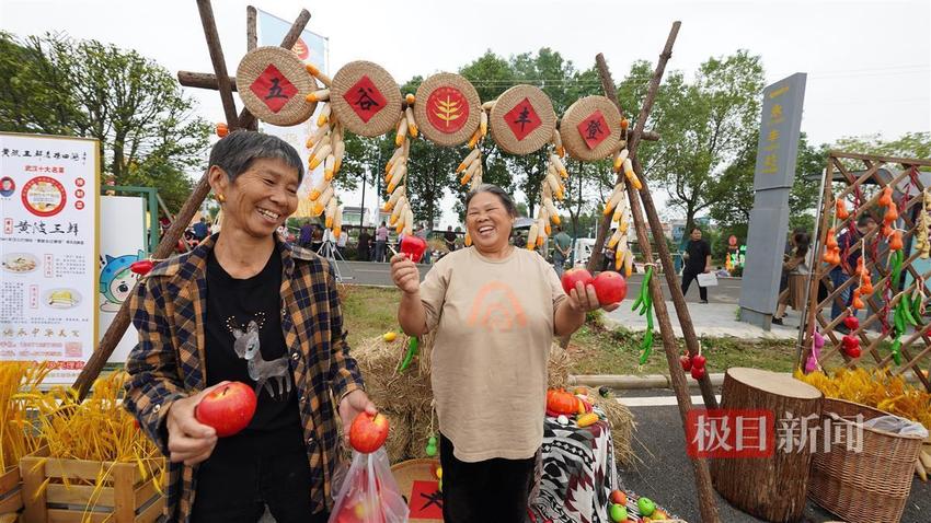 庆丰收，促和美！农民丰收的喜悦在武汉田间跳动