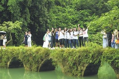 2023年“青春遇见贵州·感受多彩魅力”大学生文化旅游节研学体验活动走进黔南