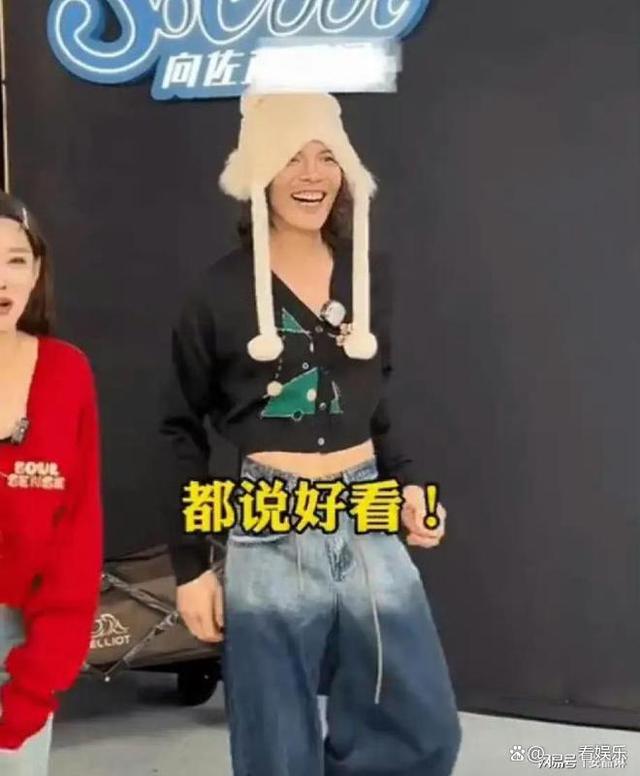 向佐秀“萌妹子”造型卖女装：硬汉也能带货，网友直呼太拼了！