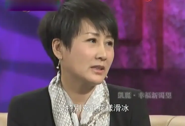 演员张凯丽：34岁嫁圈外老公，婚后生一女，如今女儿成了她的骄傲