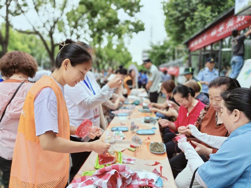 以“粽”为媒，武汉常青花园城管开启“粽”享美好之旅