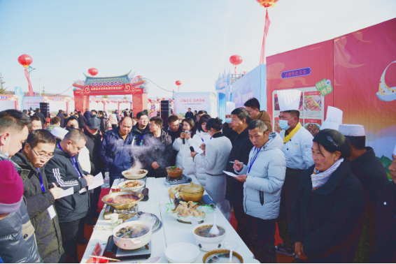 “泾膳泾美·源汁源味”乡村特色餐饮美食推广活动在宁夏固原市泾源县雅豪滑雪场举办