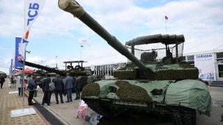 俄国防部签署“锦葵”新型卡车炮国家采购合同
