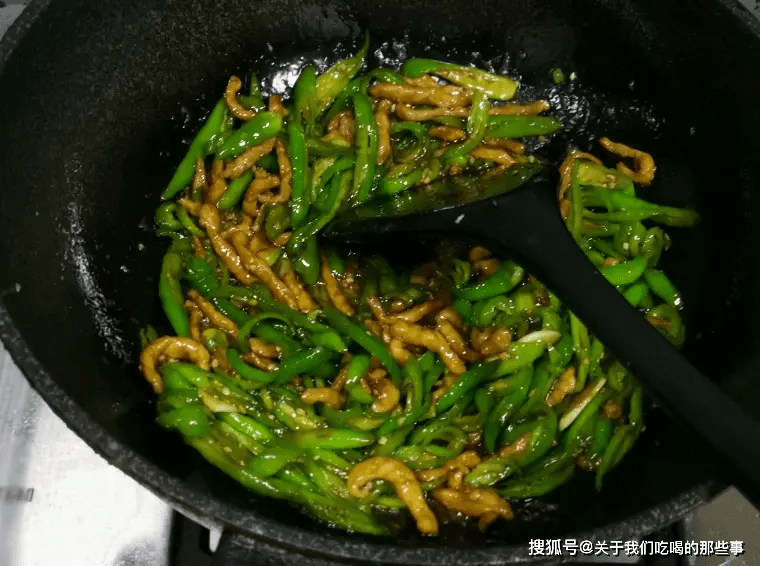 无论炒肉丝还是肉片，都不要直接下锅炒，学会饭店做法，又嫩又滑