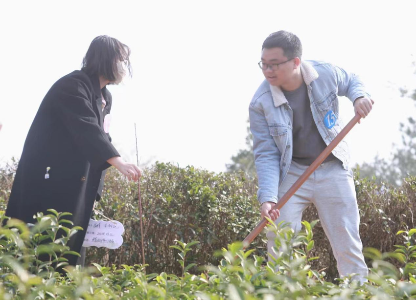 鄱阳县开展青年植树交友活动