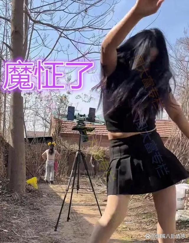 留守妇女在垃圾堆上直播，村里乌烟瘴气，网友：群魔乱舞！