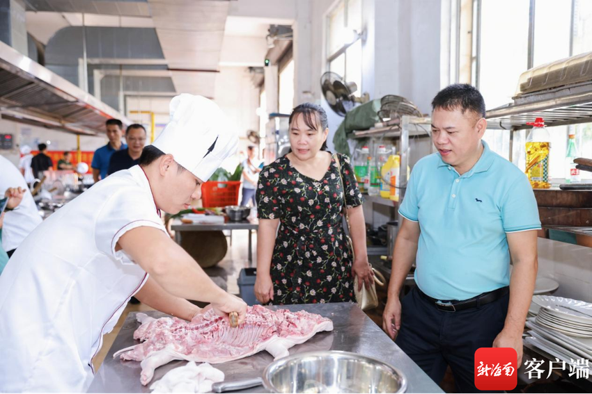 临高举办烤乳猪技能竞赛 以赛促教推广美食和文化