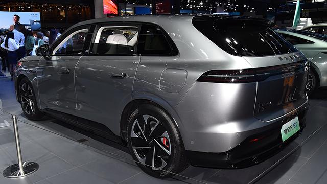 华为下一款增程SUV，比问界油耗低1.2L，还能加92号油？