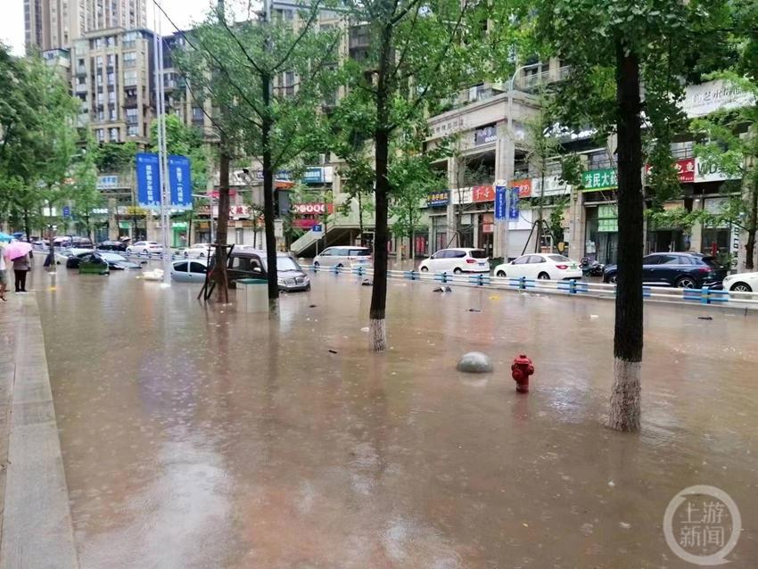 重庆九龙坡：暴雨后忙清淤