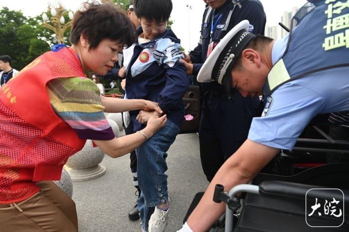 安徽阜南脑瘫高考生程雅琴享有“延时考场”（图）