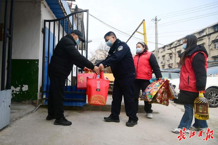 八年之约：“警察爸爸”与特殊儿童共度元宵节