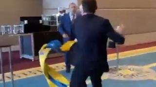 俄乌代表国际会议上发生肢体冲突 俄方代表受伤