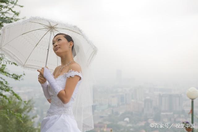 女人多少岁最需要男人呢？三个人的说法扎心了