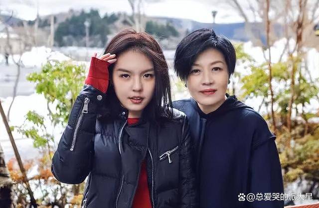 李咏女儿回国公开出道，网友直言：打哪来的回哪去！中国不欢迎你