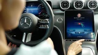 奔驰推出首个车载支付系统，可通过指纹传感器支付费用