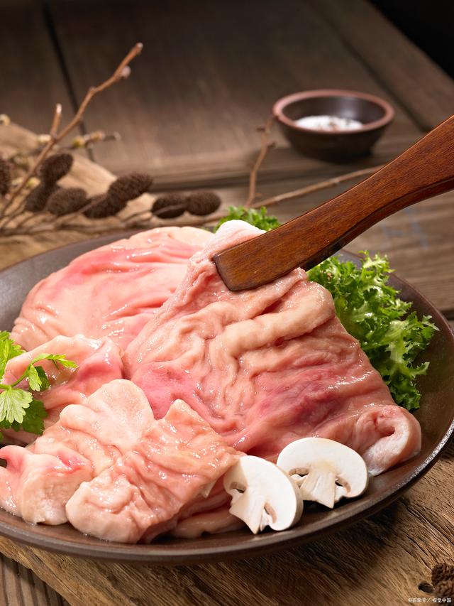 猪肚好吃清洗太难，掌握这些技巧，让您吃到干净美味的猪肚