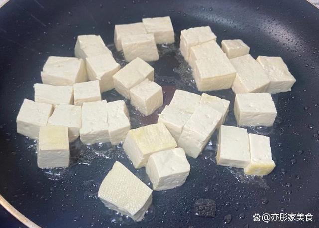 失眠多半是“肝火旺”，建议多吃这个菜，养肝降肝火，安睡到天亮