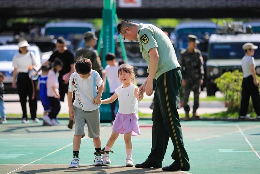 “大兵”“小将”齐上阵，武警上海总队机动一支队这场运动会热血又温馨