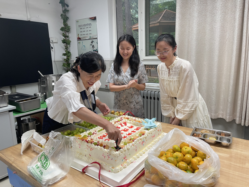 至诚尊师意 济南高新区雅居园小学举行第四十个教师节庆祝活动