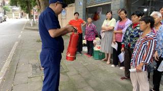 大足消防检查指导“九小场所”消防安全工作