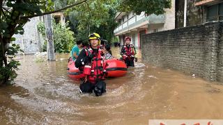 多地强降雨 他们在行动丨消防、交警等部门迅速展开救援