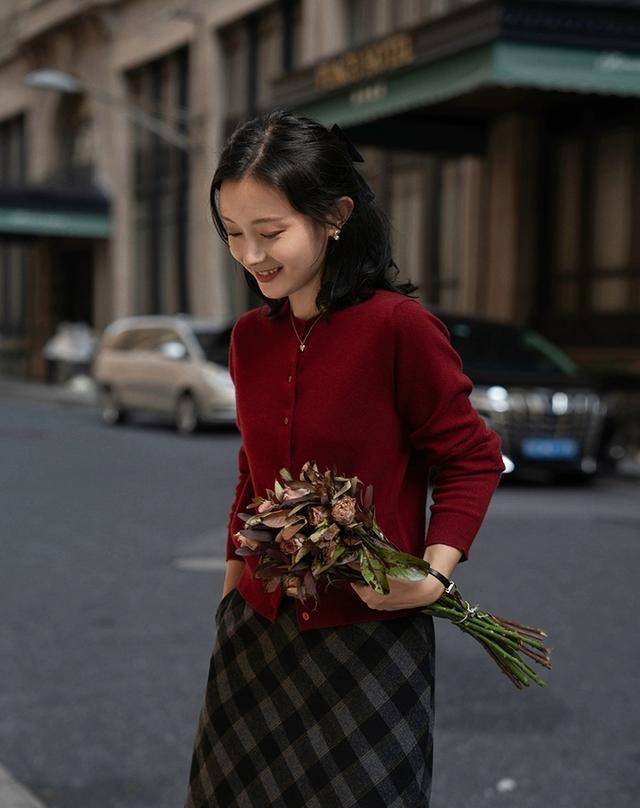 30岁左右的职场女性如何穿出优雅感