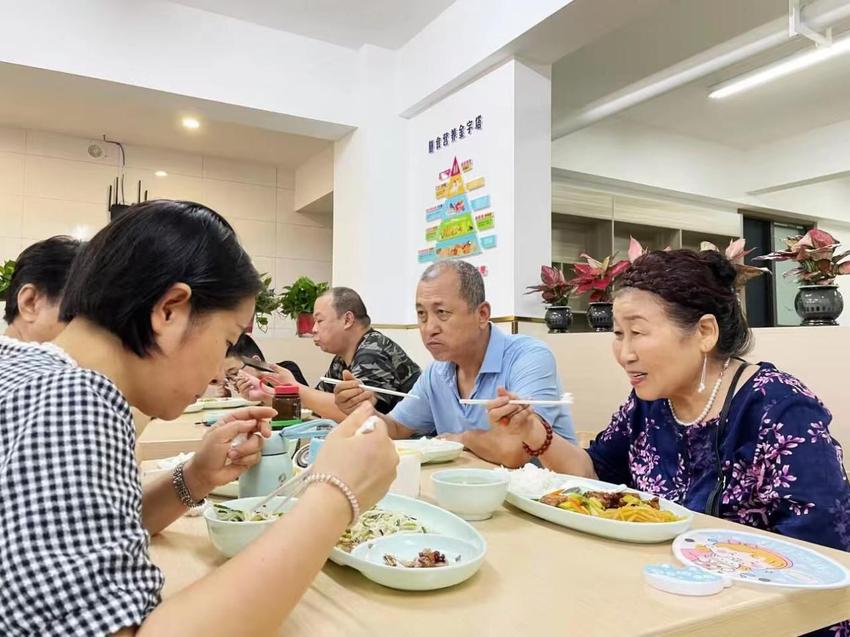 合肥庐阳区：让老人尽享幸福“食”光