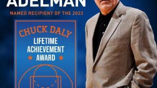 NBA名帅里克-阿德尔曼获得2023年查克-戴利终身成就奖