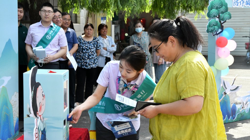 中国农业银行泰安分行积极开展“普及金融知识万里行”系列活动